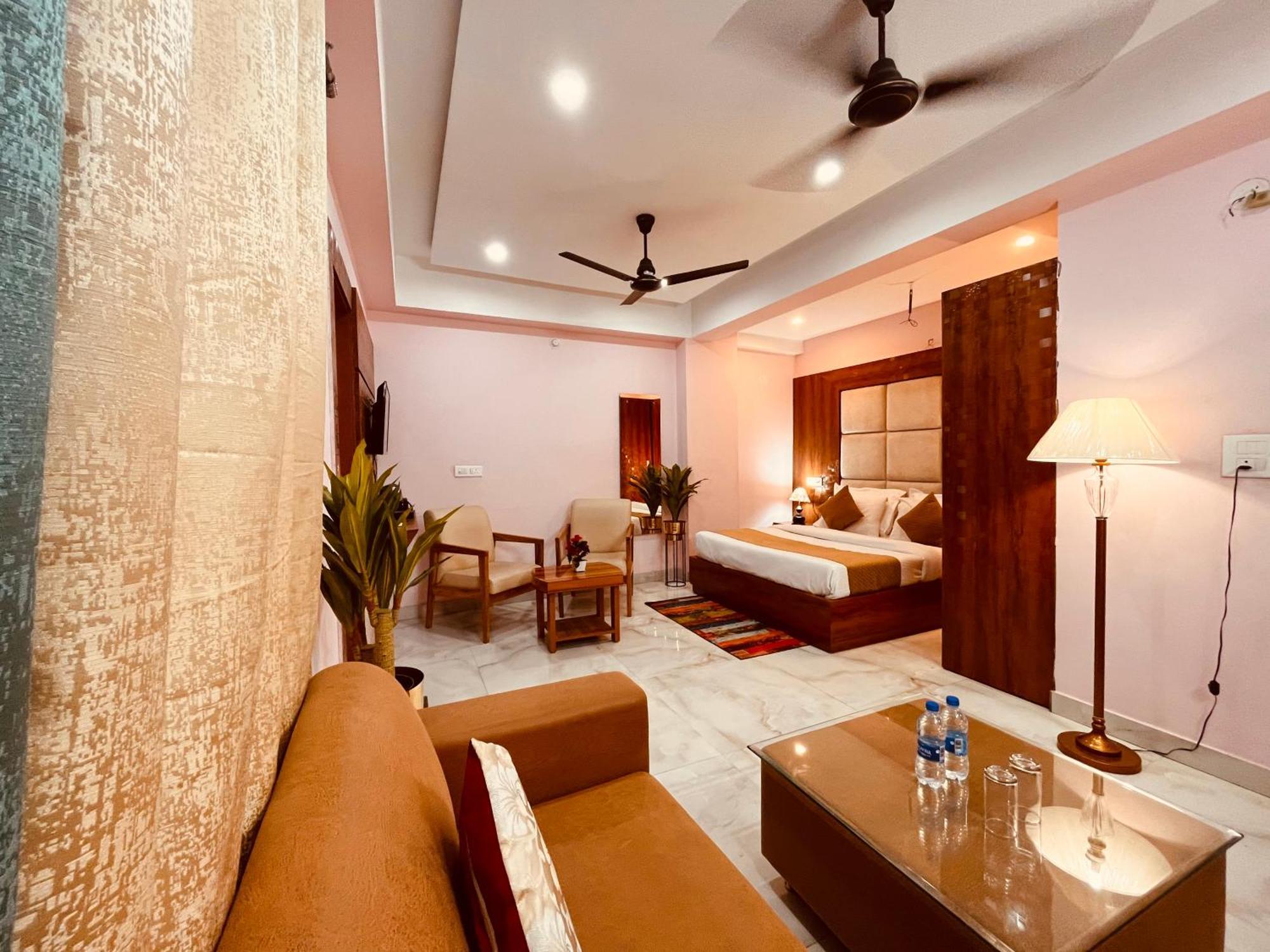 Hotel Golden Temple View By La Casa, Amritsar #Top Rated #Most Awarded #Swimming Pool #Prime Location #Luxury Rooms #Parking #Rooftop Cafe מראה חיצוני תמונה