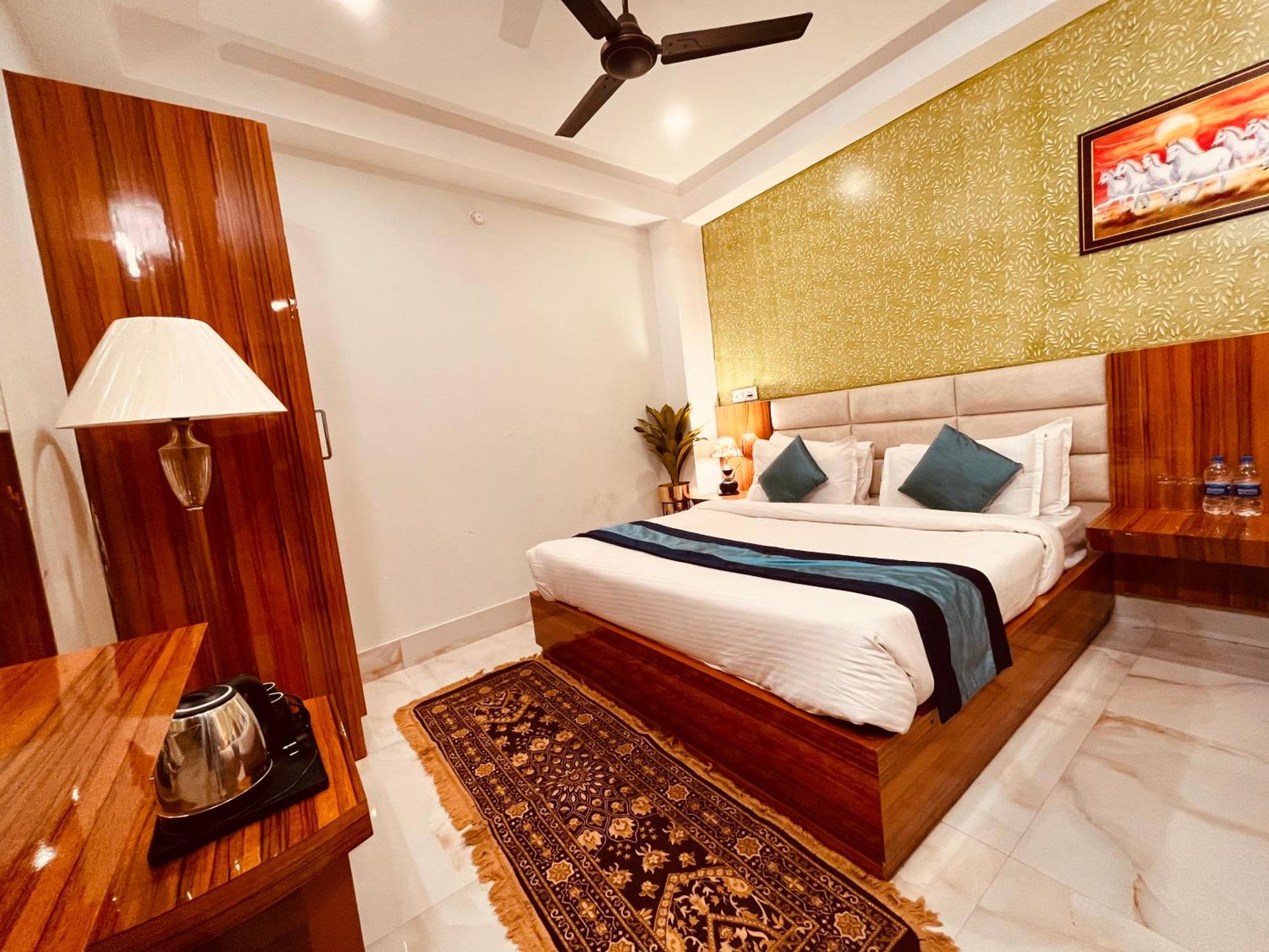Hotel Golden Temple View By La Casa, Amritsar #Top Rated #Most Awarded #Swimming Pool #Prime Location #Luxury Rooms #Parking #Rooftop Cafe מראה חיצוני תמונה