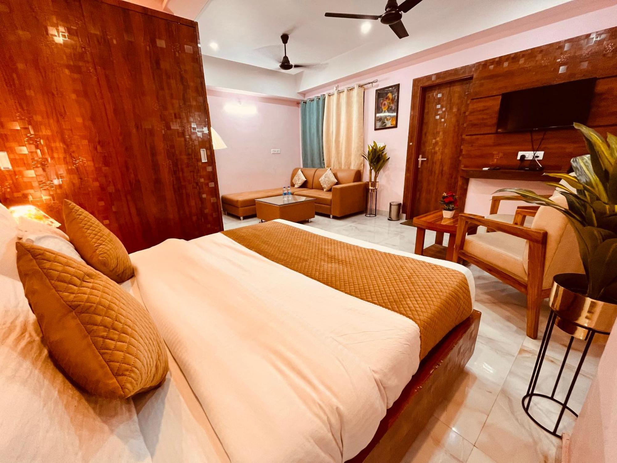 Hotel Golden Temple View By La Casa, Amritsar #Top Rated #Most Awarded #Swimming Pool #Prime Location #Luxury Rooms #Parking #Rooftop Cafe מראה חיצוני תמונה