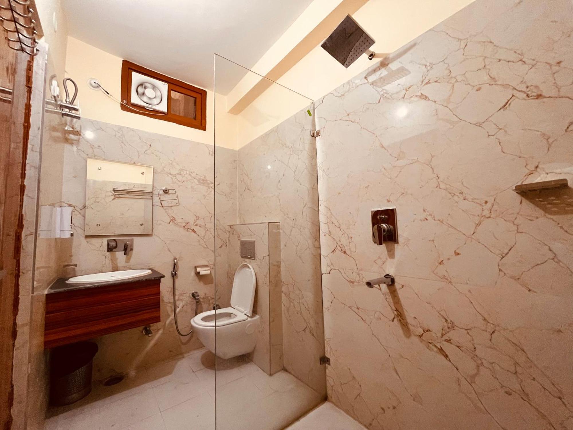 Hotel Golden Temple View By La Casa, Amritsar #Top Rated #Most Awarded #Swimming Pool #Prime Location #Luxury Rooms #Parking #Rooftop Cafe מראה חיצוני תמונה