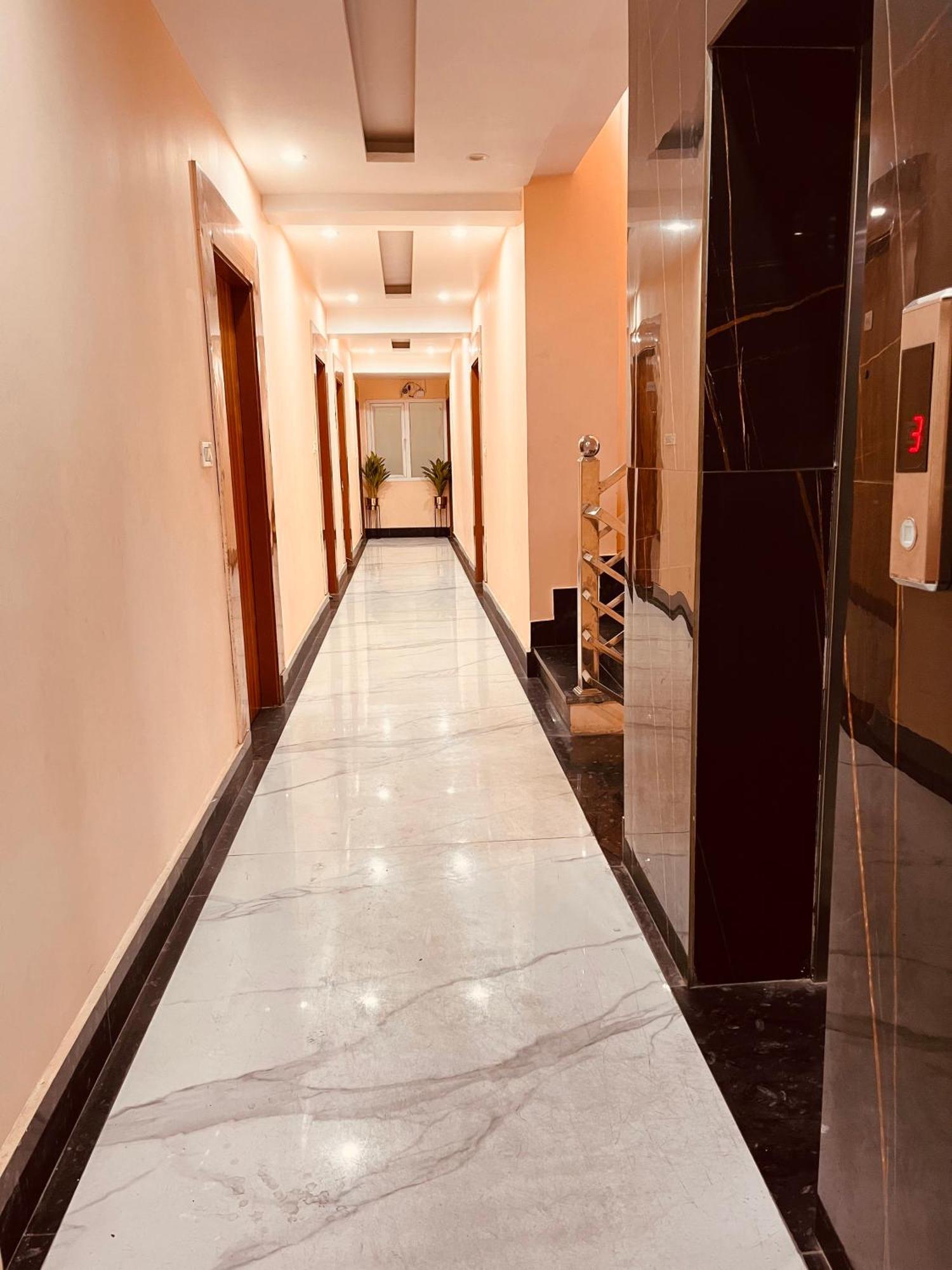 Hotel Golden Temple View By La Casa, Amritsar #Top Rated #Most Awarded #Swimming Pool #Prime Location #Luxury Rooms #Parking #Rooftop Cafe מראה חיצוני תמונה