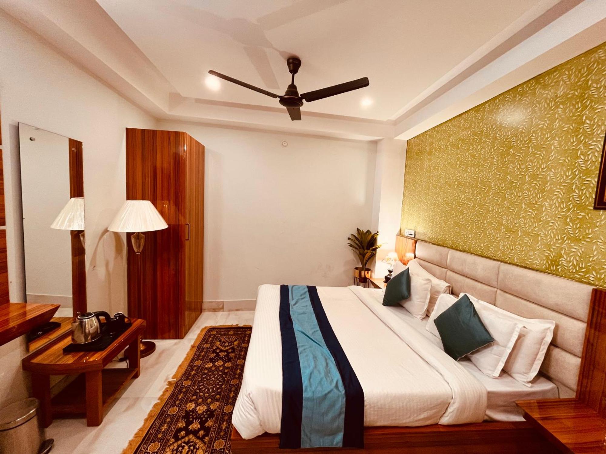 Hotel Golden Temple View By La Casa, Amritsar #Top Rated #Most Awarded #Swimming Pool #Prime Location #Luxury Rooms #Parking #Rooftop Cafe מראה חיצוני תמונה