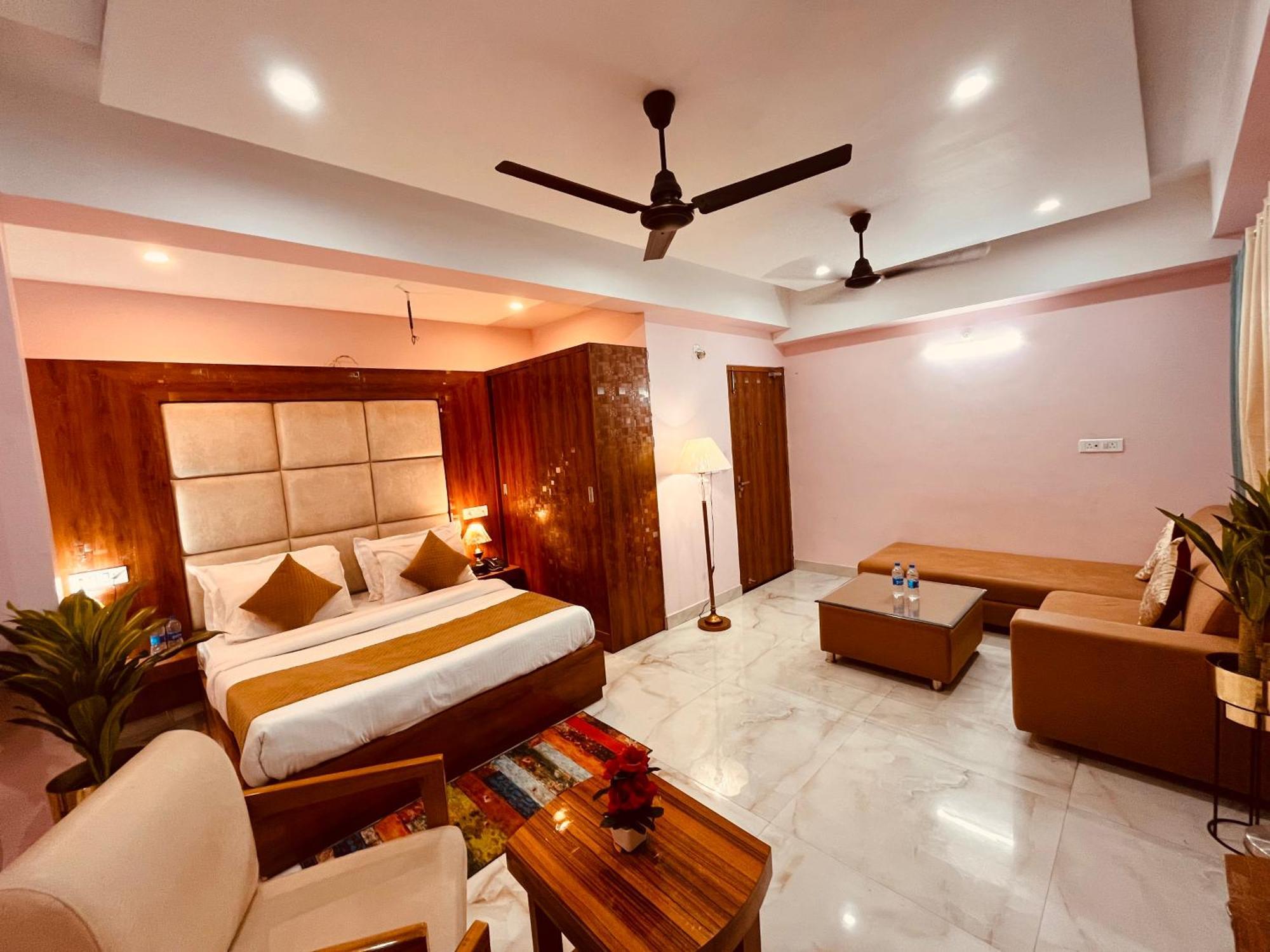 Hotel Golden Temple View By La Casa, Amritsar #Top Rated #Most Awarded #Swimming Pool #Prime Location #Luxury Rooms #Parking #Rooftop Cafe מראה חיצוני תמונה