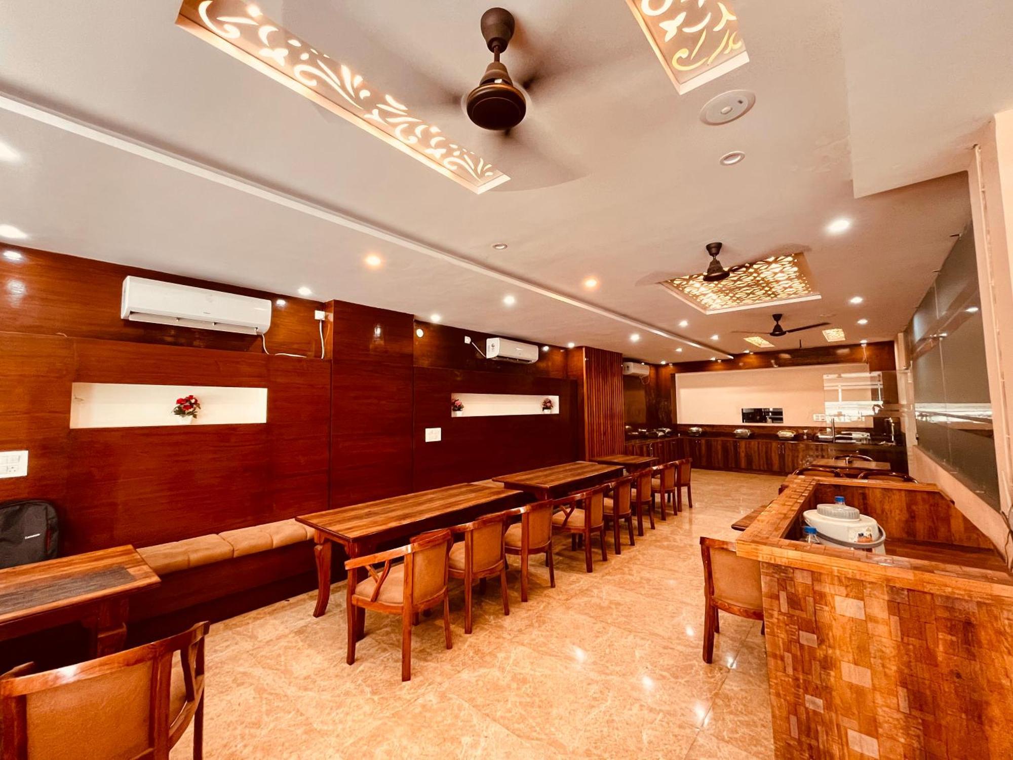 Hotel Golden Temple View By La Casa, Amritsar #Top Rated #Most Awarded #Swimming Pool #Prime Location #Luxury Rooms #Parking #Rooftop Cafe מראה חיצוני תמונה